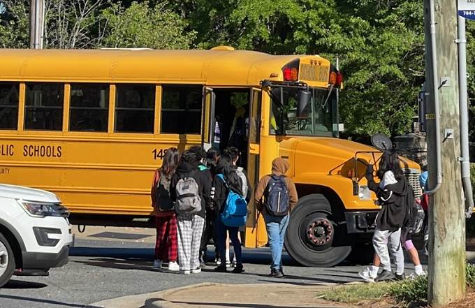 Plan de menos paradas para autobuses escolares