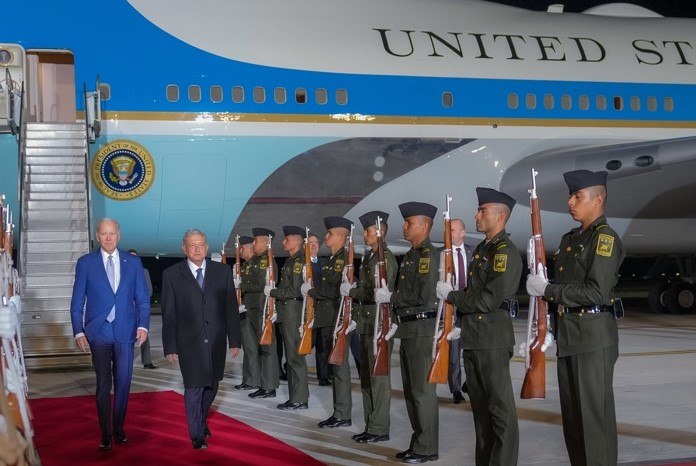 Biden cumple con su agenda migratoria en El Paso y CDMX
