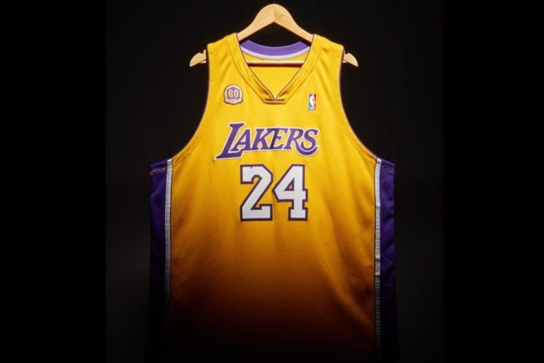 Camiseta #24 de Los Angeles Lakers se vendió por $5.8 millones