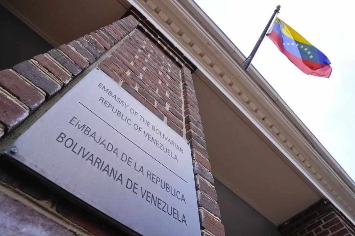 Estados Unidos tomó las sedes diplomáticas de Venezuela