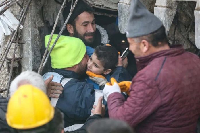 Cifra de muertos asciende a 11.200 tras terremotos en Turquía y Siria