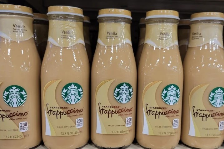 Retiran lote de frappuccino de vainilla de Starbucks