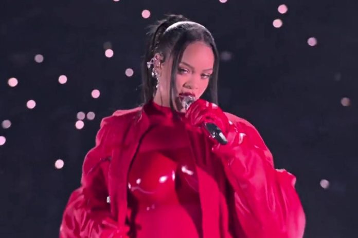 Rihanna explotó las redes tras su presentación en el Super Bowl