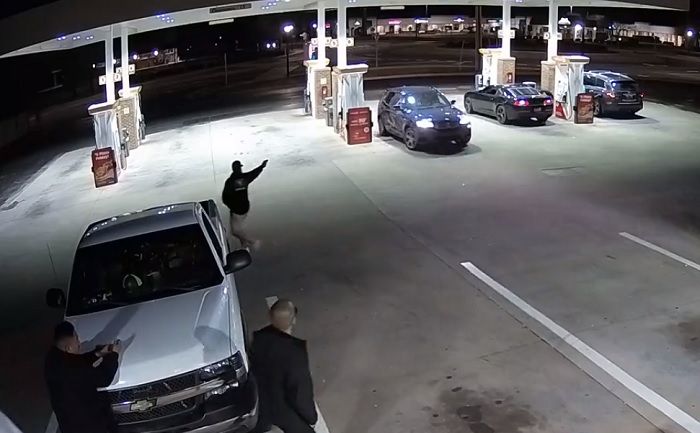 Buscan a sospechoso de tiroteo en gasolinera