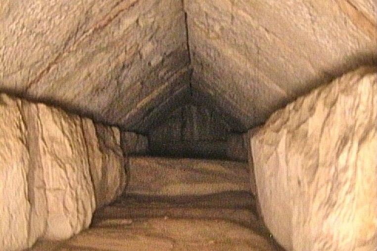 Descrubren corredor oculto en la Gran Pirámide de Giza