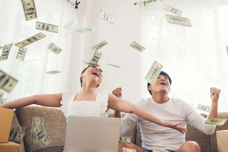 Estudio responde: ¿El dinero compra la felicidad?