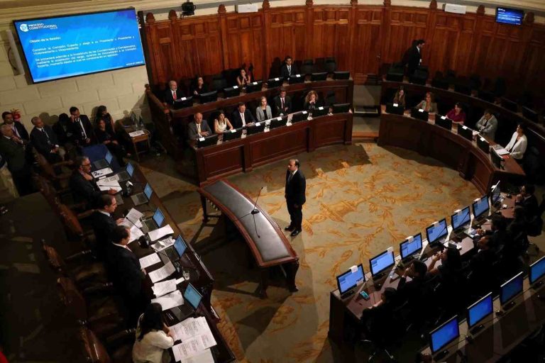 Gobierno de Chile empecinado en una nueva Constitución