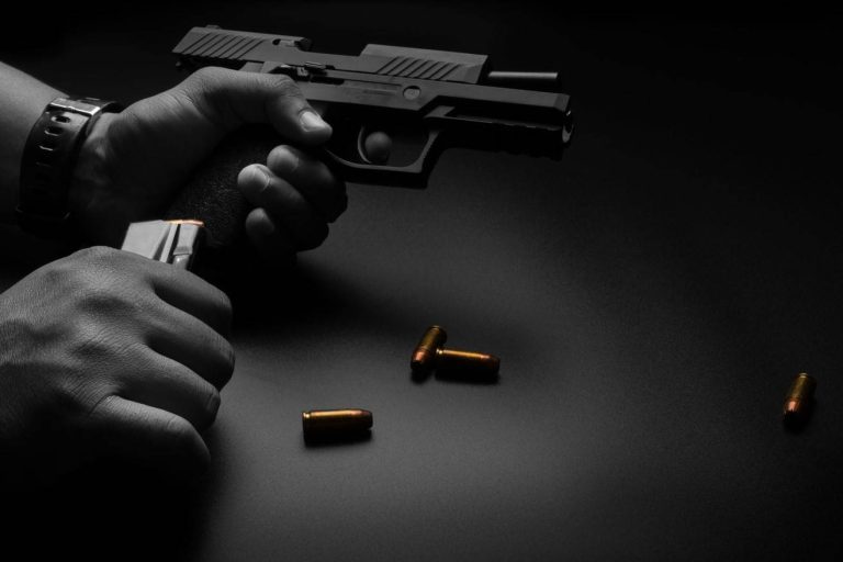 Revocan ley que exige edad mínima para portar armas de fuego