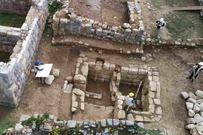 Hallazgo arqueológico de antiguo baño ceremonial Inca en Perú
