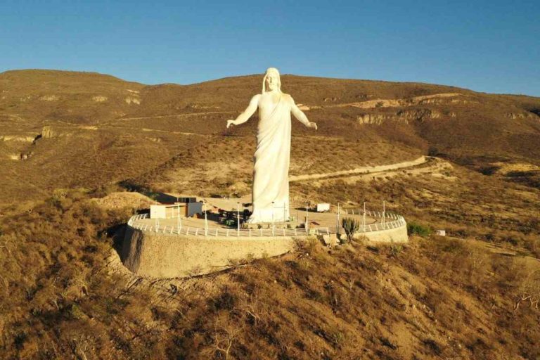 Inauguran la escultura más grande de Cristo en México