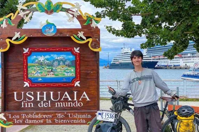 Joven de origen hispano recorrió desde Alaska hasta Ushuaia en bicicleta