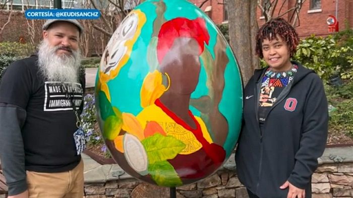 artistas-latinos-exhiben-huevos-de-pascua-en-el-uptown