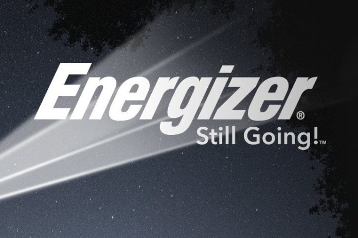 Demandan a Energizer y Walmart por inflar precios de baterías