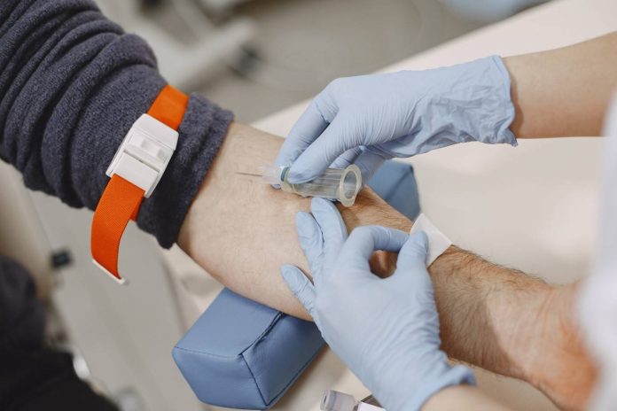 FDA flexibilizó las normas para donar sangre a comunidad LGBTQ+