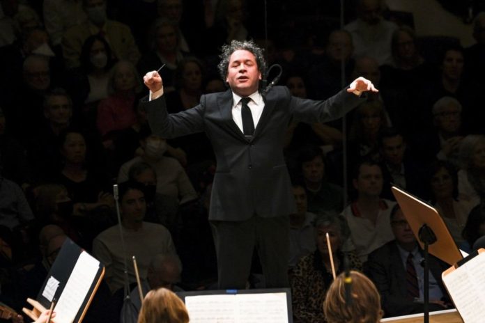 Gustavo Dudamel renunció repentinamente a la Ópera de París