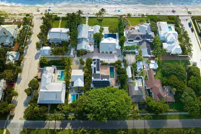 Florida prohíbe comprar casas y terrenos a ciertos extranjeros