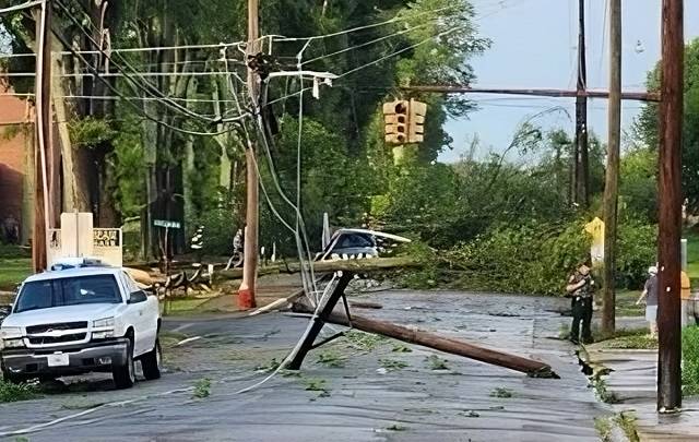 Árboles caídos, fallas eléctricas y escuelas cerradas por tormentas