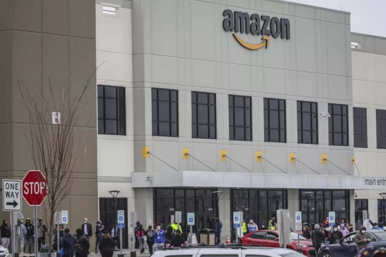 Amazon demandada por engañar a millones de consumidores