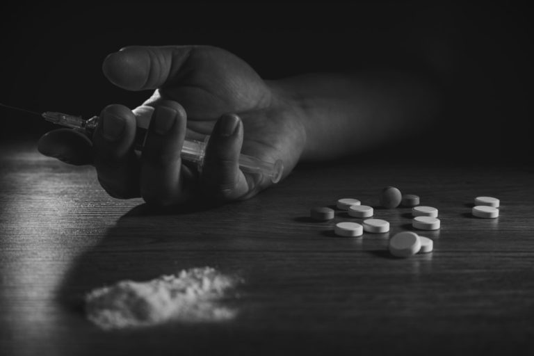 Muertes por sobredosis de drogas aumentaron el último año