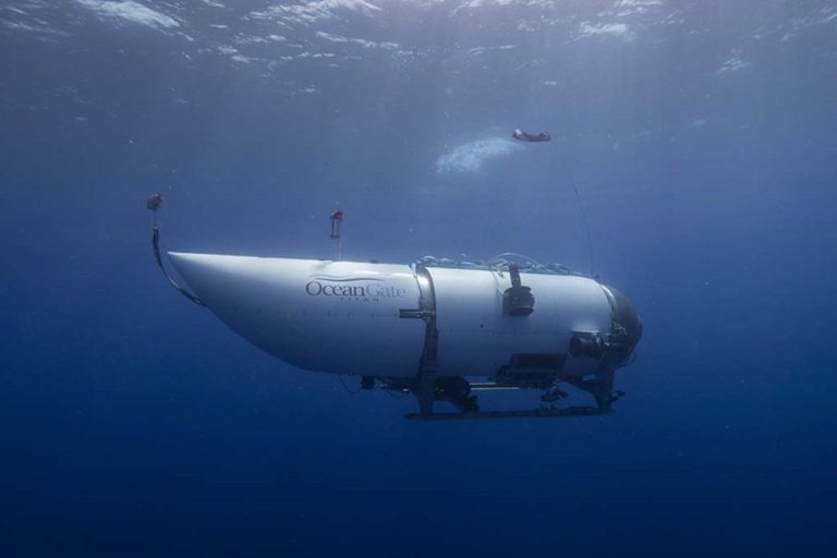 Submarino turístico que visitaba al Titanic sigue desaparecido