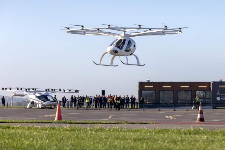 Taxis voladores luchan por prestar servicio en los Juegos Olímpicos de París 2024