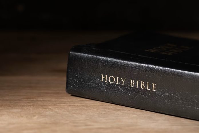Prohíben la Biblia en varias escuelas de Estados Unidos