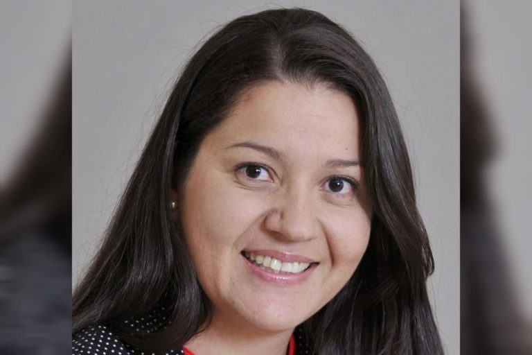 alejandra-garcia-cms-hispana-directora-escuela