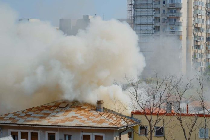 11 muertos tras desplome de techo de gimnasio de escuela