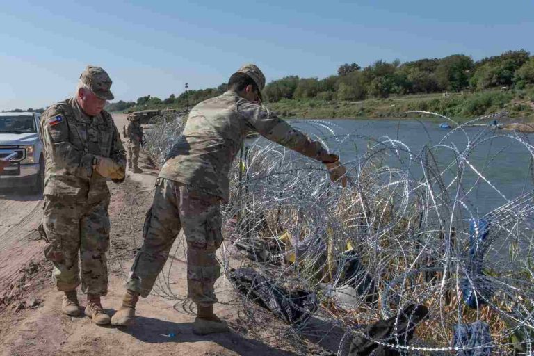 EE. UU., demanda a Texas por instalación de barreras flotantes en río Bravo