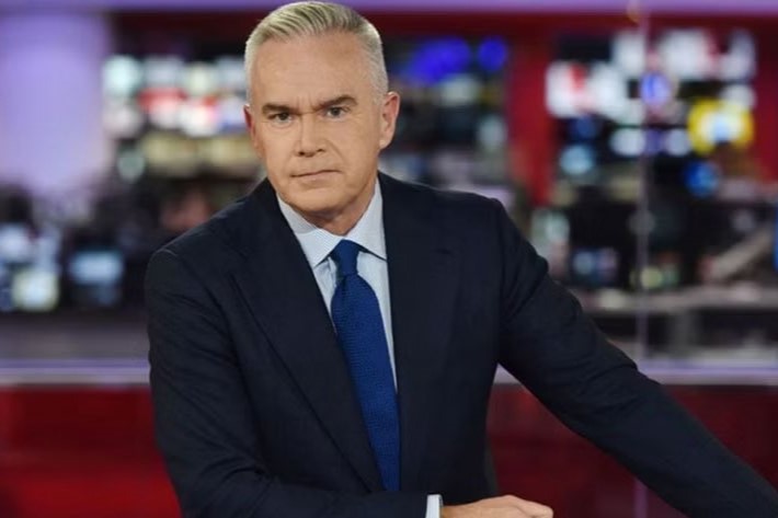 Icónico presentador de la BBC suspendido por escándalo sexual