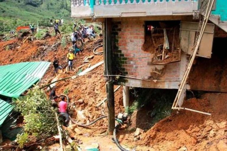Más de una decena de muertes por avalancha en el centro de Colombia