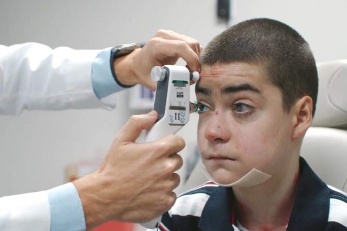Niño cubano recuperó la vista gracias a pionera cirugía ocular en Miami