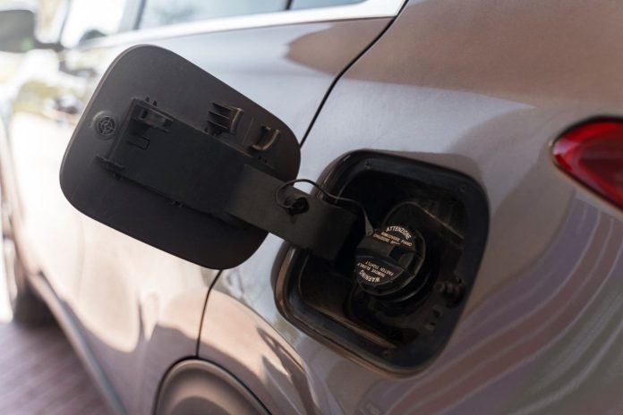 Automovilistas reportan precios más altos de gasolina del 2023