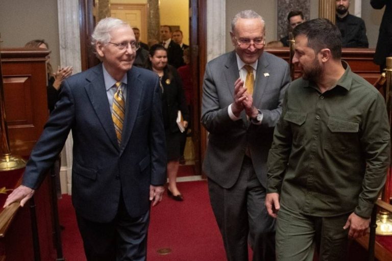 ¡Preocupante! Mitch McConnell se quedó congelado por segunda ocasión