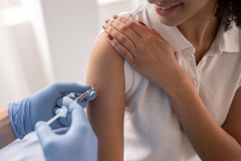 Al menos 1.8 millones de estadounidenses recibieron vacunas de covid
