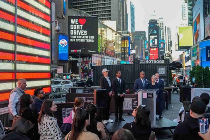 Eric Adams sobre la inmigración masiva, va a destruir a Nueva York