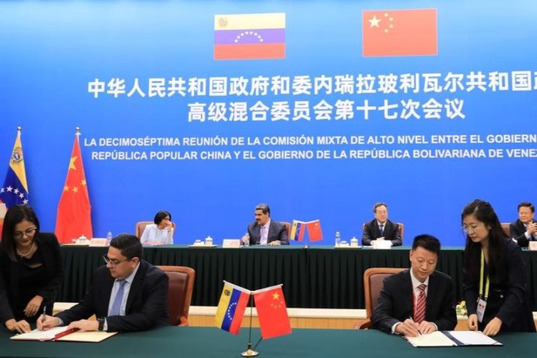 Nicolás Maduro desde Beijing firmó acuerdos de economía y turismo