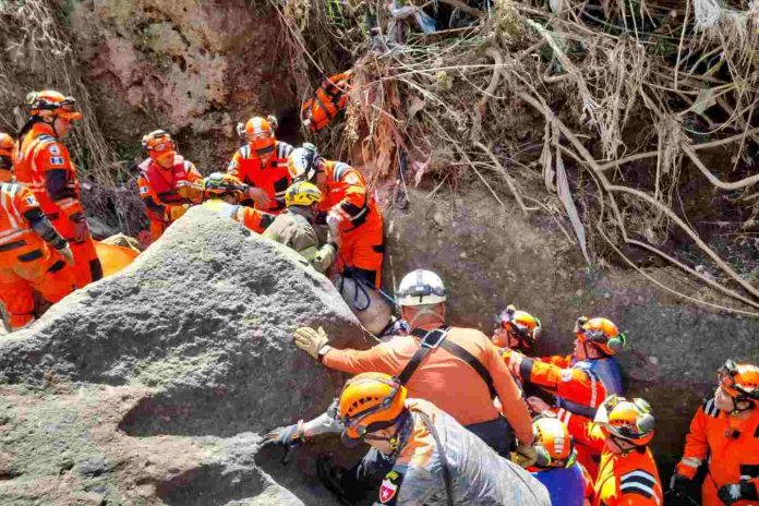 Reanudan búsqueda de desaparecidos por lluvias en Guatemala