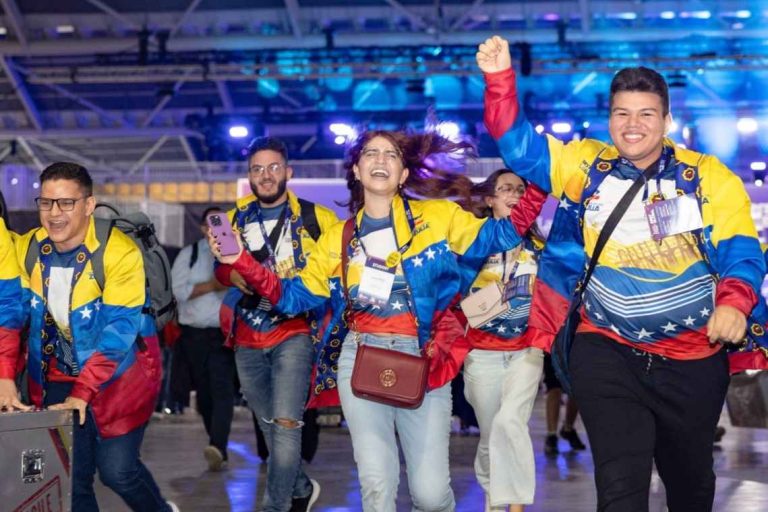 Jóvenes venezolanos ganan Oro y Plata en Concurso Mundial de Robótica 2023