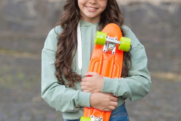 Competencia de skate de chicas nivela el patinaje callejero