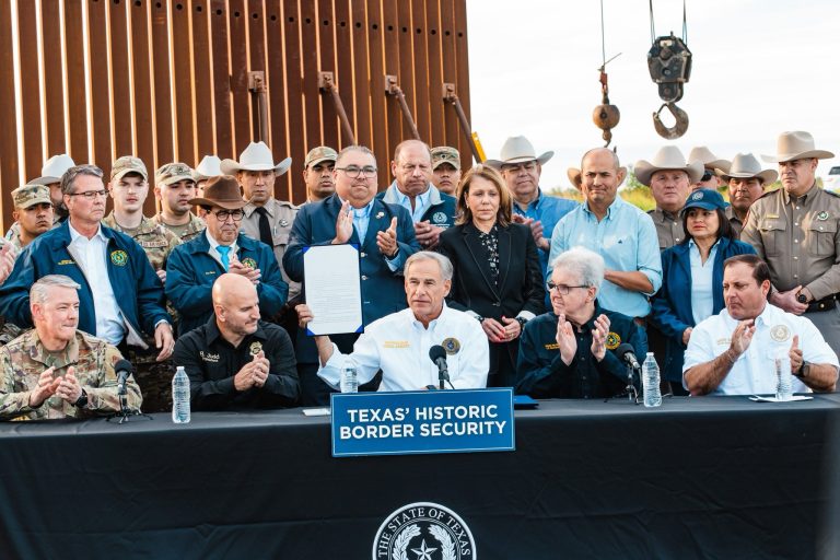 Texas promulga ley que penaliza la entrada irregular de migrantes