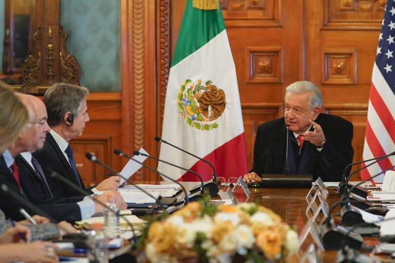 EE.UU. y México llegan al acuerdo de reabrir cruces fronterizos