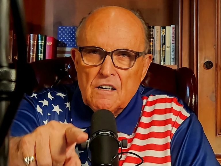 Giuliani se declara en bancarrota tras condena por difamación