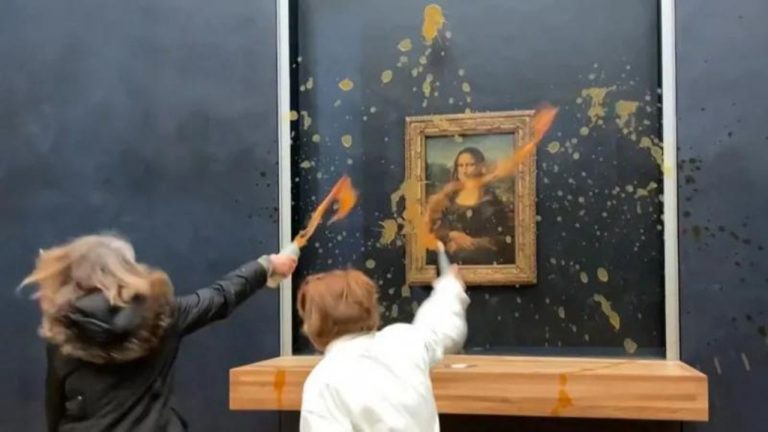 Activistas tiran sopa al cuadro de la Mona Lisa