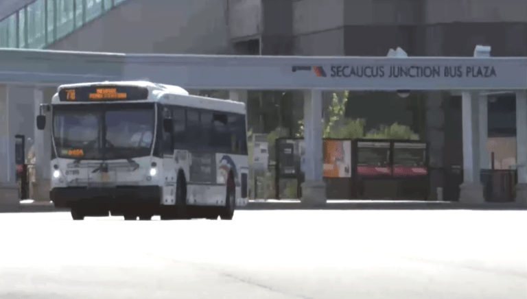 Autobuses con migrantes llegaron a Nueva Jersey