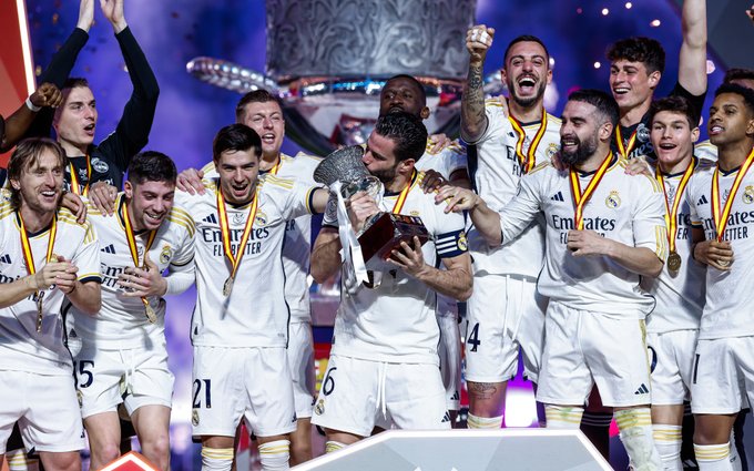 Real Madrid alzó la Supercopa de España