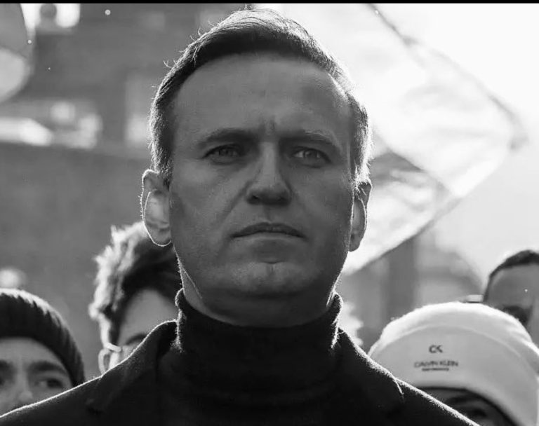 Gobierno de Rusia retendrá el cuerpo de Navalny para examinarlo