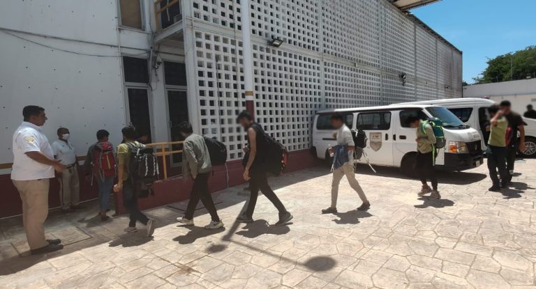 Detenidas cuatro personas por traficar migrantes al norte de México