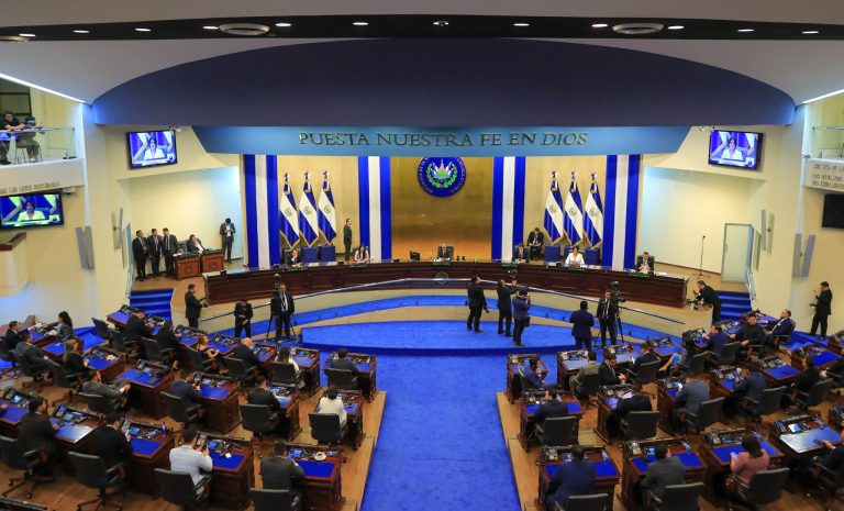 Congreso de El Salvador aprobó reforma para facilitar cambios en la Constitución