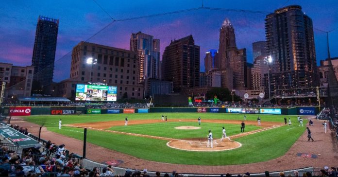 La lluvia que obligó a posponer el partido. Hay doble cartelera este jueves para Knights